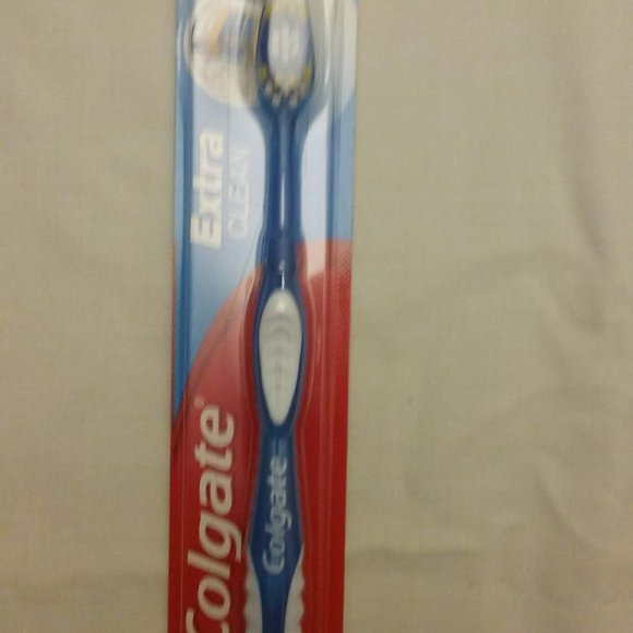 Adult Colgate Extra Clean toothbrush; size: Medium; New-Last ONE - Picture 5 of 9